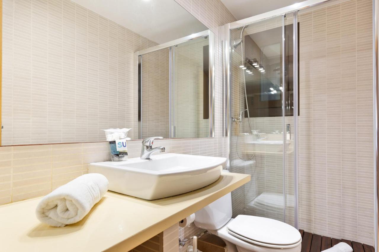 Stay U-Nique Apartments Radas II Барселона Екстериор снимка