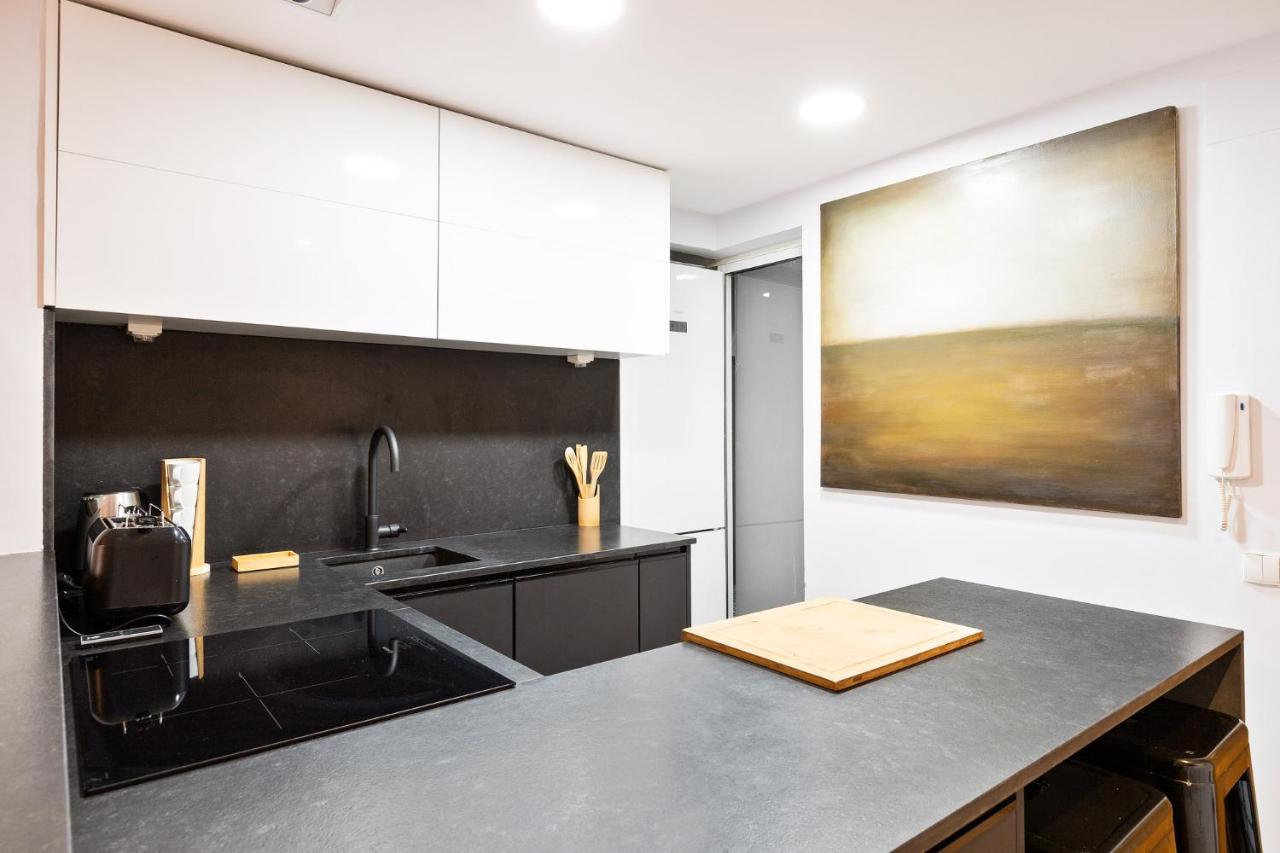 Stay U-Nique Apartments Radas II Барселона Екстериор снимка